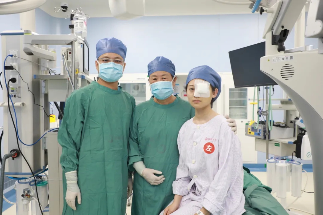 暑期摘鏡潮！18歲女孩開啟“無(wú)鏡”人生